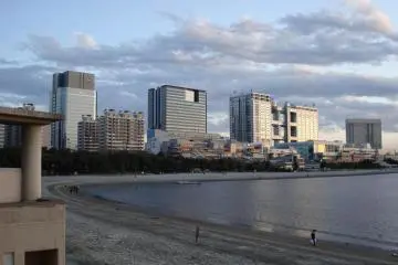 The beach along Odaiba Seaside Park.