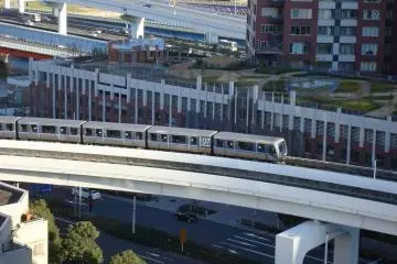 The Yurikamome about to pull into Odaiba Kaihin-koen Station.
