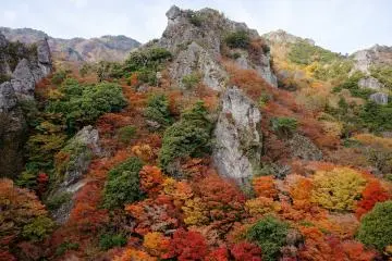 Photo:  Kankakei in Shodoshima, Kagawa Prefecture, Japan – <a href="https://commons.wikimedia.org/wiki/File:201211Kankakei_Shodoshima_Kagawa_pref_Japan12s3.jpg" target="_blank" rel="noreferrer noopener nofollow">663highland</a> / <a href="https://creativecommons.org/licenses/by-sa/3.0/deed.en" target="_blank" rel="noreferrer noopener nofollow">CC BY-SA 3.0</a>