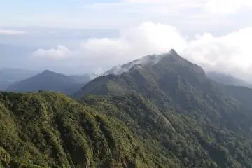Looking down the ridgeline (Photo: Matthew Shewchuk)