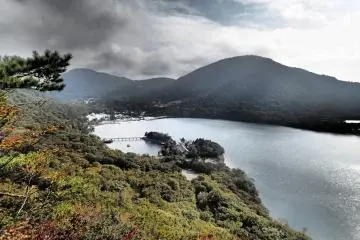 Looking down on the crater lake (Photo: Matthew Shewchuk)