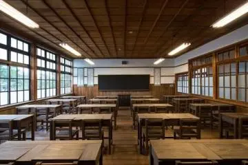 Restored elementary school classroom (Photo: Hagi City)