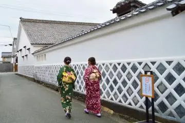 Merchant district featuring namako-kabe walls (Photo: Hagi City)