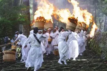 Photo: <a href="https://www.chrismollison.com/nachi-fire-festival" target="_blank" rel="noreferrer noopener nofollow">Chris Mollison</a>