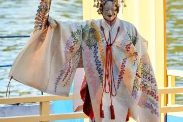 On the Noh ship, "Hagoromo" Celestial Feather Robe play (Photo: Osaka Noh Festa)