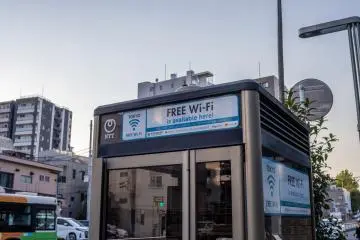 There are many free Wi-Fi spots throughout Japan (Photo: Henry Saint John / Shutterstock.com)