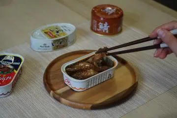 Taste testing the kabayaki-style canned herring (Photo: Cathy Guex)