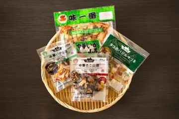 Ajirushi’s main product lineup — traditional packaging sits alongside modern variations (Photo: Fabien Recoquille)