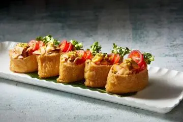 Serving suggestion for their squid: inari sushi, or deep-fried tofu pockets (Photo: Ajirushi)