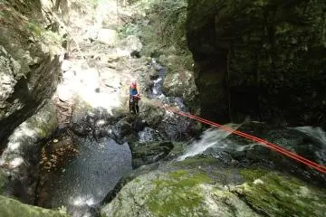 Comitting to the descent (Photo: Matthew Shewchuk)