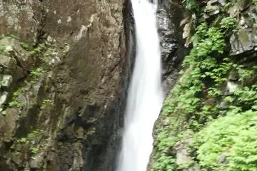 Nishi Kuro Falls (Photo: Matthew Shewchuk)