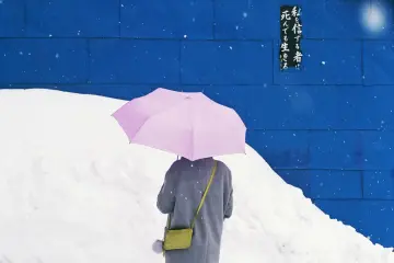 Winter fashion, Otaru, Japan (Photo: Bo Kim / Unsplash)