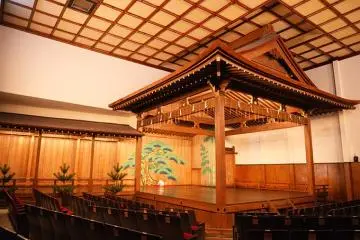 Courtesy of Yarai Noh Theatre. May not be copied or used without permission. (Photo:  Interior View of Yarai Noh Stage – <a href="https://yarai-nohgakudo.com/nohgakudo/summary" target="_blank" rel="noreferrer noopener nofollow">Yarai Noh Theatre</a>)