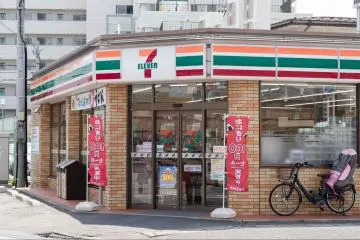 A 7-Eleven convenience store in Japan (Photo: Sakarin Sawasdinaka / Shutterstock.com)