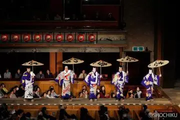Performance of "Benten Musume Meo no Shiranami" (The Five Thieves), a classic sewamono (Photo: <a href="https://kabukiondemand.stores.play.jp/" target="_blank" rel="noreferrer noopener nofollow">Shochiku's official Kabuki video streaming service: KABUKI ON DEMAND</a>)