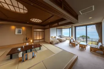 A room with views over the bay at Hakusuikan Ryokan (Photo: Hakusuikan Ryokan)