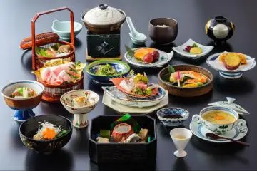 Kaiseki cuisine at Ibusuki Hakusuikan (Photo: Hakusuikan Ryokan)