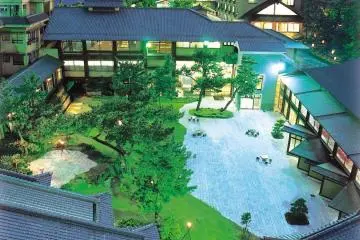 Ibusuki Hakusuikan at night (Photo: Ibusuki Hakusuikan)