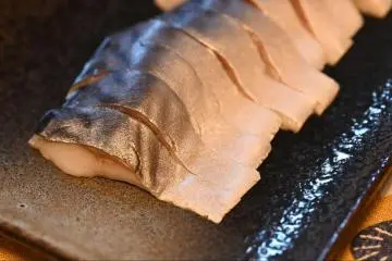 Shime saba marinated mackerel (Photo: Befeuchten / Shutterstock.com)