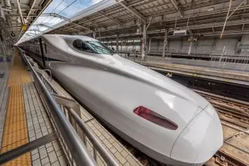 Sanyo Shinkansen (Photo: PaulWong / Shutterstock.com)