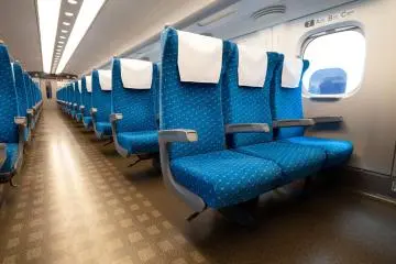 Interior of the Tokaido Shinkansen (Photo: yoshi0511 / Shutterstock.com)