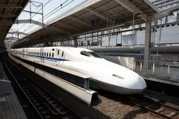 Tokaido Shinkansen (Photo: FiledIMAGE / Shutterstock.com)