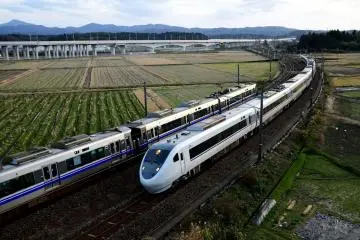 JR Thunderbird Limited-Express train (Photo: TimeDepot.Twn / Shutterstock.com)