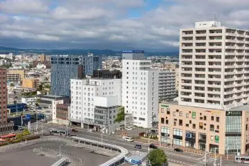 HOTEL MYSTAYS Hakodate Station (center)