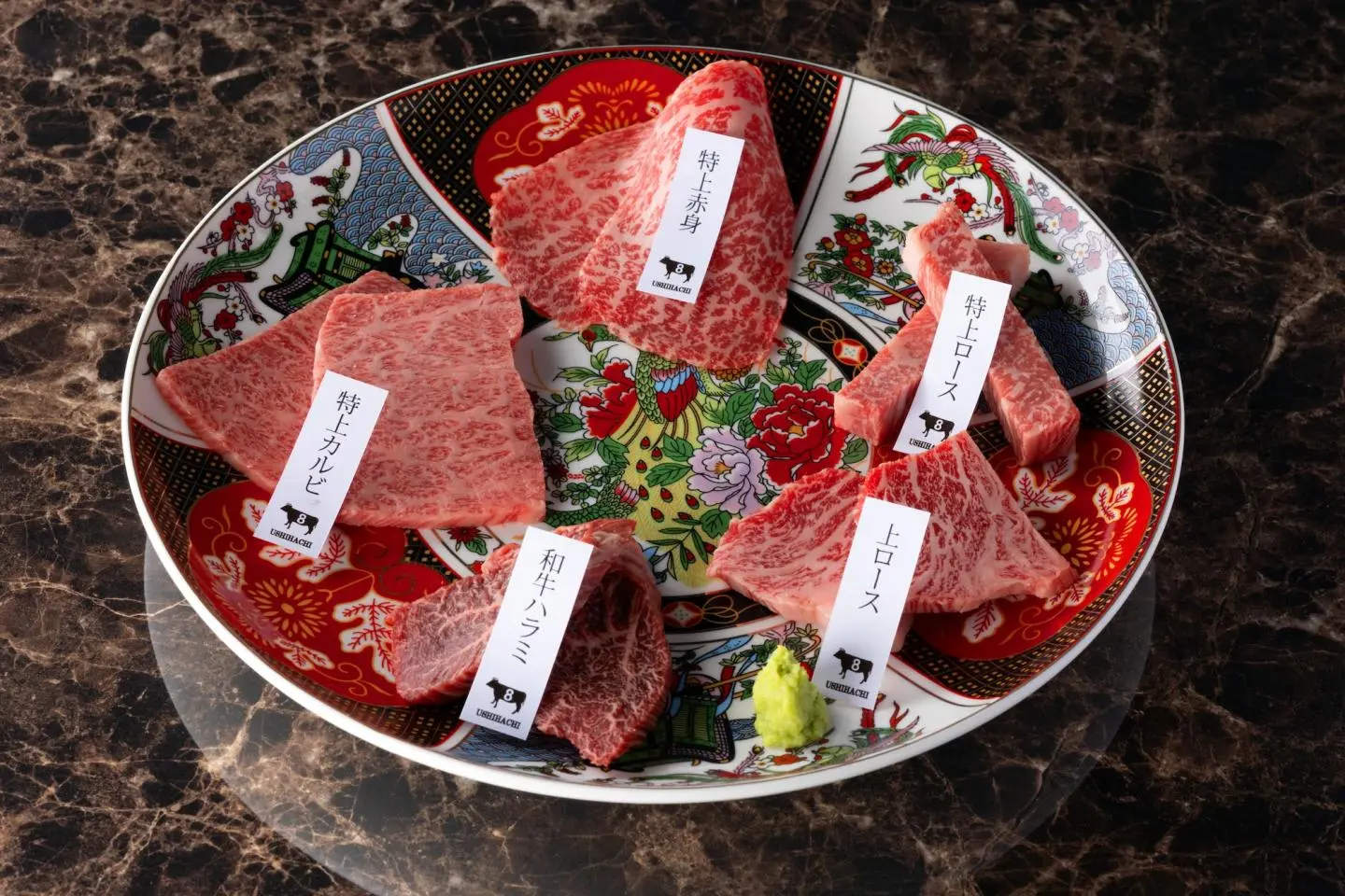Assortment of 5 specially selected wagyu cuts (2,590 yen)