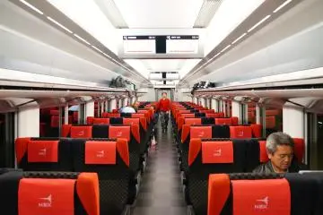 Narita Express interior (Photo: EQRoy / Shutterstock.com)
