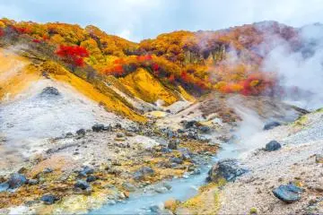 Jigokudani (Hell Valley) in Noboribetsu, Hokkaido (Photo: Ong.thanaong / Shutterstock.com)