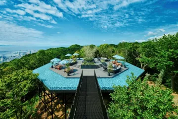 The Emerald Lounge appears to "float" in the forest (Photo: Kobe Resort Service Co., Ltd. / PR Times)