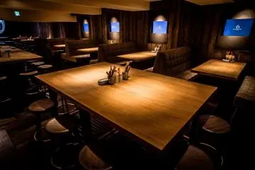 Booth seating with private screens