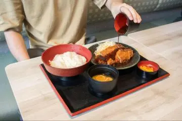 Tonkatsu pork cutlet set meal