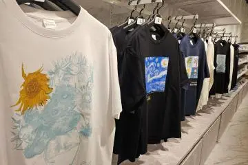 Van Gogh’s famous pieces on t-shirts