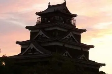 Sunset view of the castle (Photo: Get Hiroshima)