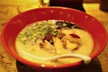 Hail the Red Ramen at Ippudo Kyoto, just four minutes from Sanjo Karasuma Subway Station (Photo: <a href="https://www.flickr.com/photos/mrmin123/6130946220" target="_blank" rel="noreferrer noopener nofollow">Minyoung Choi</a> / <a href="https://creativecommons.org/licenses/by-sa/2.0/" target="_blank" rel="noreferrer noopener nofollow">CC BY-SA 2.0</a>)