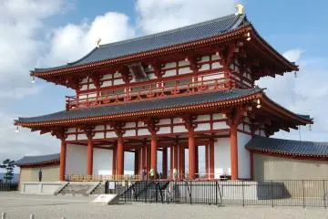 Photo:  Heijo Palace: Sukzaku-mon – <a href="https://www.flickr.com/photos/jpellgen/5360511664/in/photolist-9aG2mU-bDBYB9-dYbVg2-bSwM16-yaNd2j-bSwHqt-2mvws1y-2mvoDNv-rSmNh8-s9ECfq-rSmNcP-rSmNjH-s7w2TG-s9EC7u-s9KQKK-2mvxwni-8jw2zU-93KQW8-8jw2Ud-nWgyd6-2mvu2oL-93KRme-93KQLB-93KRs2-93NVbu-93NVFm-nWyNia-93NW83-93KRJZ-93NV6h-93NVAG-93KRD8-93KRar-93KRfp-93KQnM-93KQFB-8km6iK-8km7KT-93KPpK-8jw2N3-8kphd5-8kkWZK-8kkXbn-8kpa4N-8wRxCp-93NU6d-8jsNXi-8kpgSs-8jw3AW-8km6Bz" target="_blank" rel="noreferrer noopener nofollow">jpellgen (@1179_jp)</a> / <a href="https://creativecommons.org/licenses/by-nc-nd/2.0/" target="_blank" rel="noreferrer noopener nofollow">CC BY-NC-ND 2.0</a>