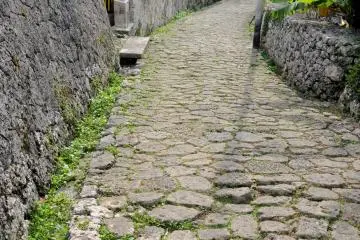 Kinjo-cho Ishidatami-michi, Naha