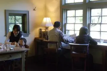 Warm family eating (Photo: Wendy Dart)