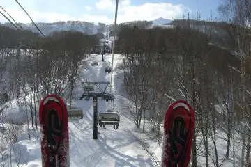 Comfortable lifts take riders up the mountain. (Photo: Nicole Bauer )