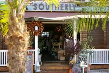 Chigasaki's Bar Southerly