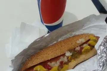 The right way to make a hot dog. (Photo: Melli)