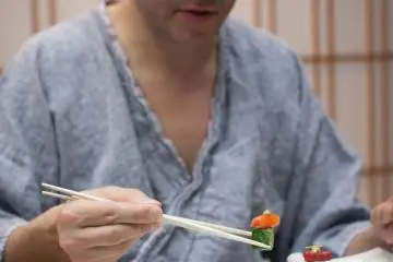 Delicious soba sushi (Photo: <a href="https://en.japantravel.com/profile/ben-beechey/434" target="_blank" rel="noreferrer noopener nofollow">Ben Beech</a> / JT)