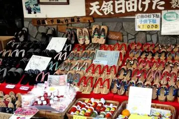 Mamedacho is famous for its wooden geta sandals (Photo: <a href="https://www.flickr.com/photos/8319346@N08/3325807580/in/photolist-64TCJ1-64TJMu-64UhZq-6kQw5S-8Xi6Vk-7QnQNh-egXMRE-egXMLL-egXMGs-egXMoE-egXMdh-egXM8j-egXKY1-egXKR3-egXHCE-egXHgA-egXGUj-egXGjo-egXGcf-egXG6y-egXEKN-egXECW-egXExQ-egXDPL-egVJkC-egVHyC-egVGu7-e" target="_blank" rel="noreferrer noopener nofollow">gtknj</a> / <a href="https://creativecommons.org/licenses/by/2.0/" target="_blank" rel="noreferrer noopener nofollow">CC BY 2.0</a>)