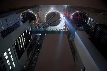 Remember to look up! (Photo:  Umeda Sky Building, Osaka – <a href="https://www.flickr.com/photos/caseyyee/4278890232/" target="_blank" rel="noreferrer noopener nofollow">Casey Yee</a> / <a href="https://creativecommons.org/licenses/by-sa/2.0/" target="_blank" rel="noreferrer noopener nofollow">CC BY-SA 2.0</a>)